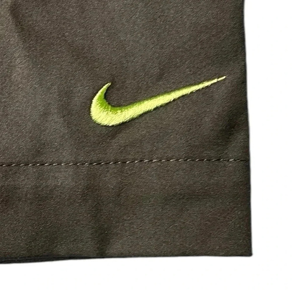 Nike Gray Zip Hem Track Pants Size XL - Activewear with Green Contrast Detailing - Picture 7 of 12